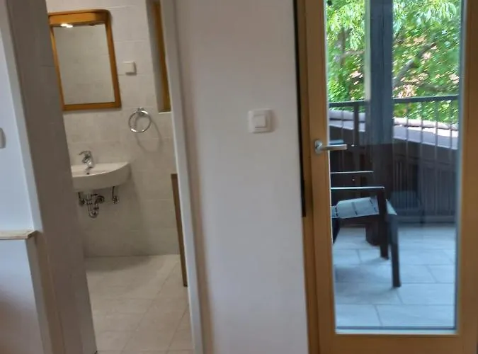 לינה וארוחת בוקר Sobe Levc